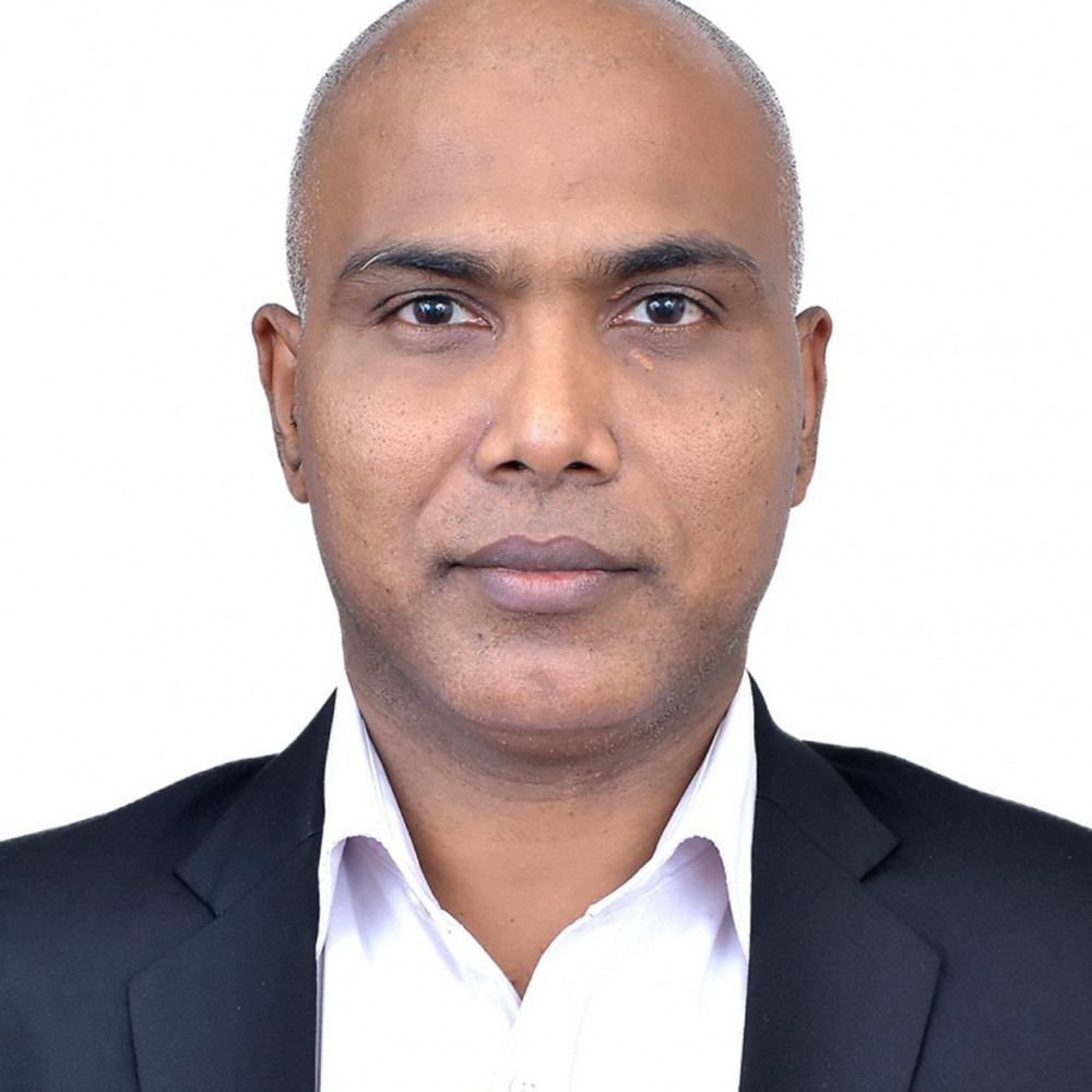 executive-uz-makhzoom-saleem